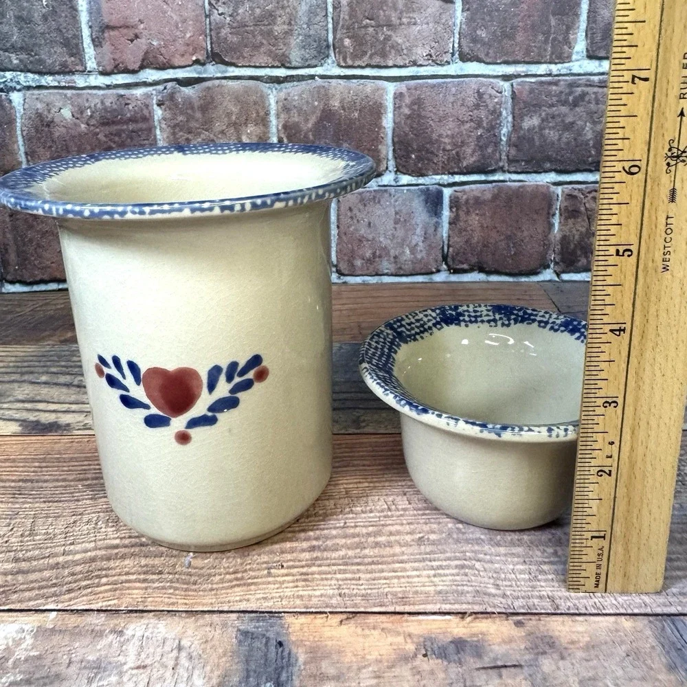VTG Ceramic Dip Crock Chiller Server 2 pc Farmhouse Red Heart Blue Sponge Design